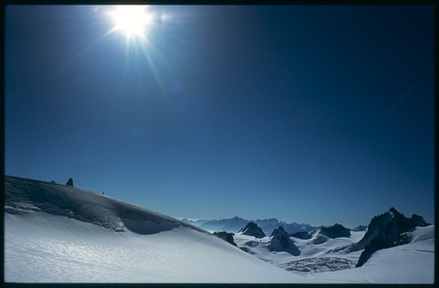 9 Septembre, arête des Cosmiques. En numérique, j’enlèverais les cables…. 